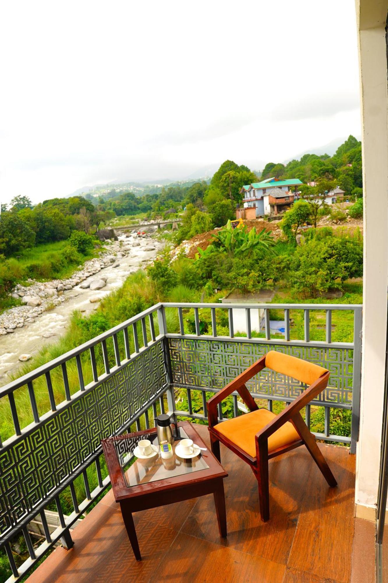 Aachman River And Valley View Resort Dharamshala - A Riverside Resort With Balcony View Esterno foto